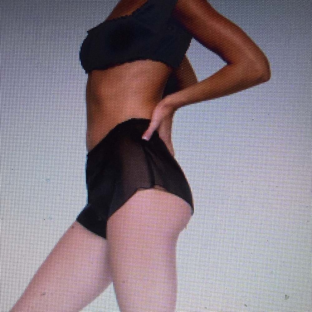 NWT SKIMS Romance Collection Silk Onyx Short - Picture 2 of 9
